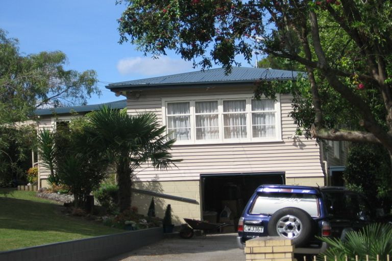Photo of property in 12 Stottholm Road, Titirangi, Auckland, 0604