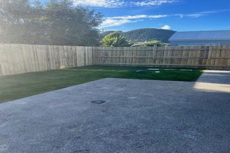 Photo of property in 24 Koru Loop, Paraparaumu, 5032