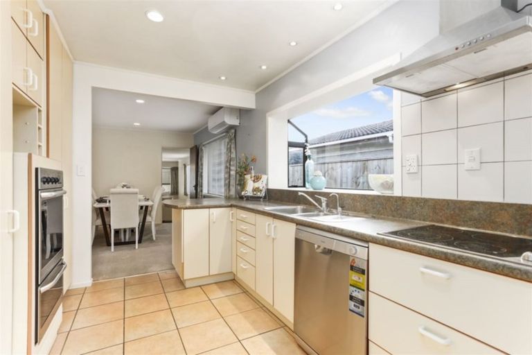 Photo of property in 17 Frank Evans Place, Henderson, Auckland, 0610