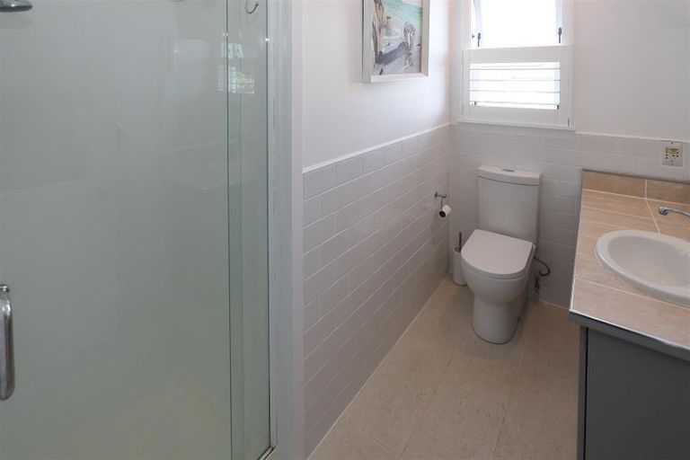 Photo of property in 1 Pah Road, Kawaha Point, Rotorua, 3010