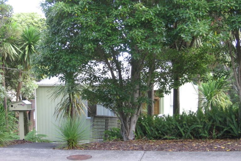 Photo of property in 5 Dakota Avenue, Beach Haven, Auckland, 0626