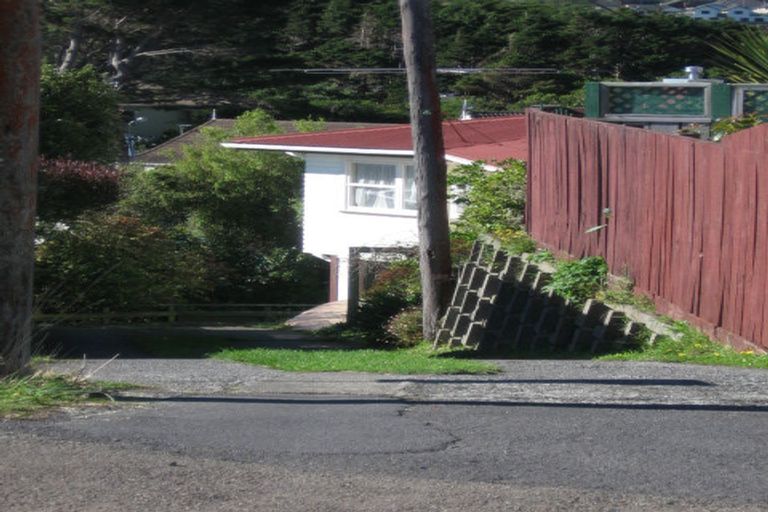 Photo of property in 2 Jane Grove, Paparangi, Wellington, 6037