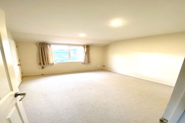 Photo of property in 7 Kawai Rise, Te Atatu Peninsula, Auckland, 0610