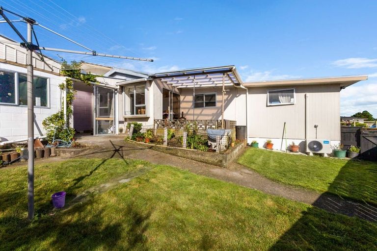 Photo of property in 19 Pukatea Street, Inglewood, 4330