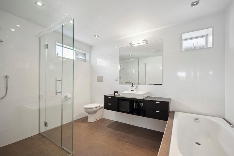 Photo of property in 12a Eastcliffe Road, Castor Bay, Auckland, 0620