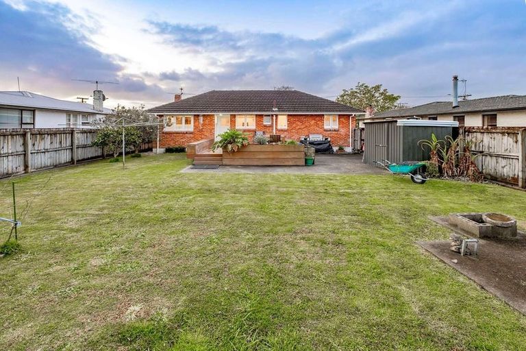 Photo of property in 1/5 Hill Crescent, Papakura, 2110
