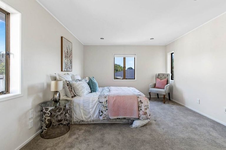 Photo of property in 23 Manutara Avenue, Forrest Hill, Auckland, 0620