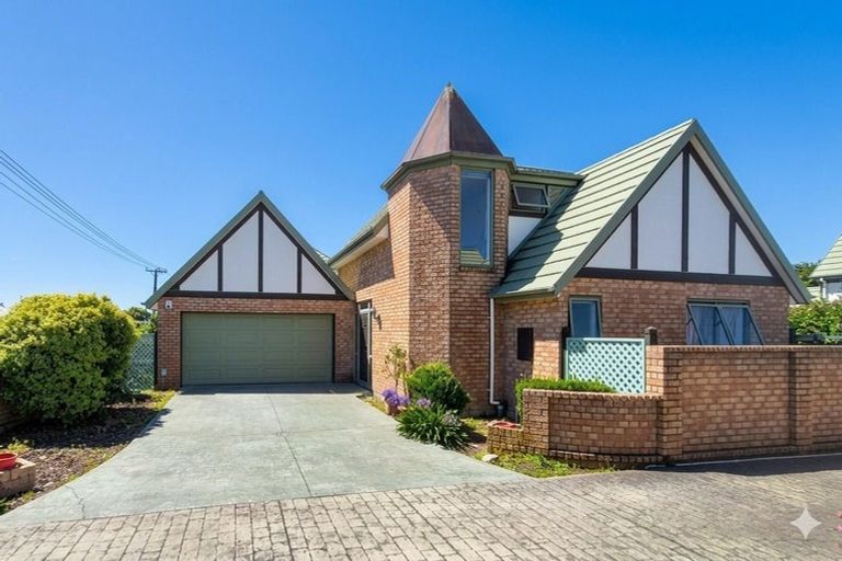 Photo of property in 132 Withells Road, Avonhead, Christchurch, 8042