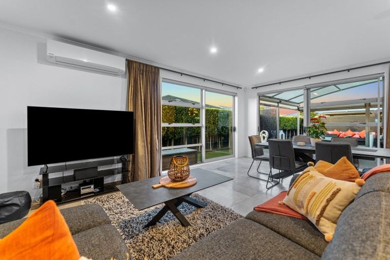 Photo of property in 15 Taikura Avenue, Red Beach, 0932