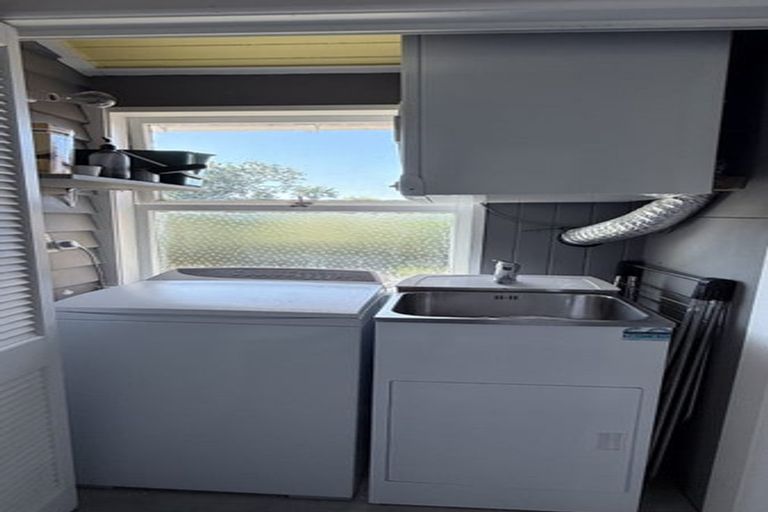 Photo of property in 35 Birkdale Road, Birkdale, Auckland, 0626