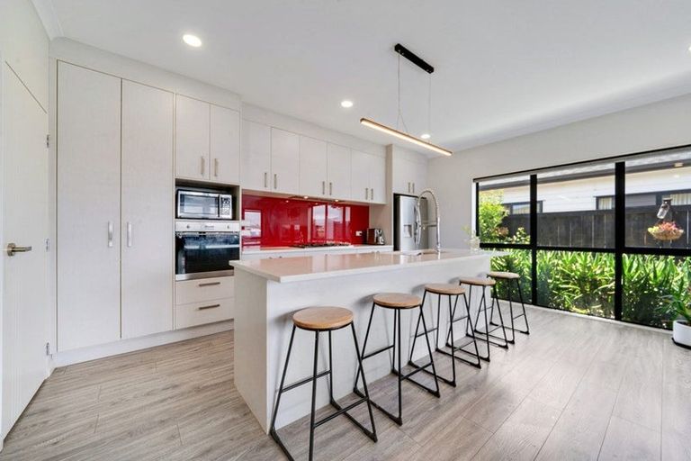 Photo of property in 6 Kakabeak Way, Takanini, 2110