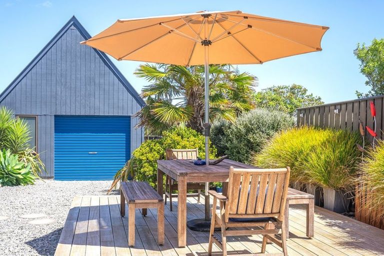Photo of property in 29 Eruini Street, Waikanae Beach, Waikanae, 5036
