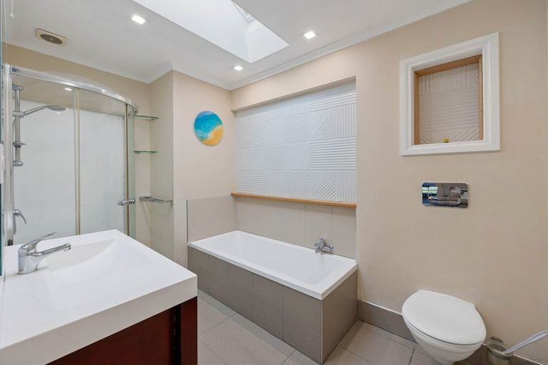 Photo of property in 6 Kerry Dell, Cockle Bay, Auckland, 2014