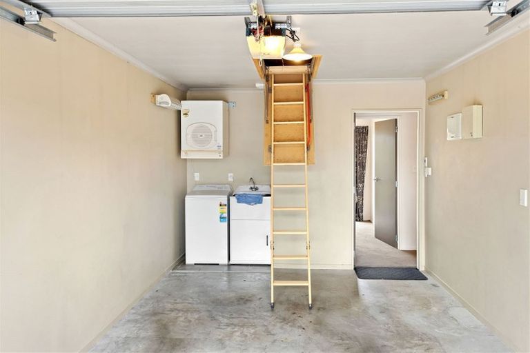 Photo of property in Waimanu Bay Village, 9/1 Piriti Drive, Te Atatu Peninsula, Auckland, 0610