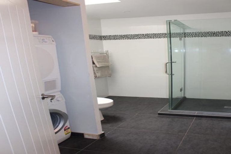 Photo of property in 2/12 Belle Vue Avenue, Northcote Point, Auckland, 0627