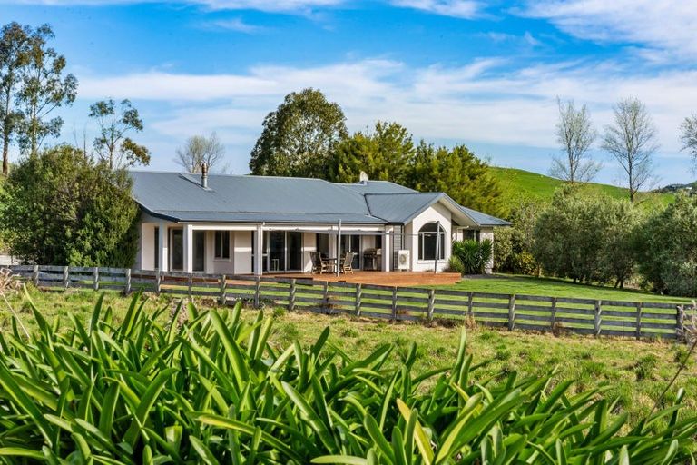 Photo of property in 30 Waipuka Road, Waimarama, Havelock North, 4294