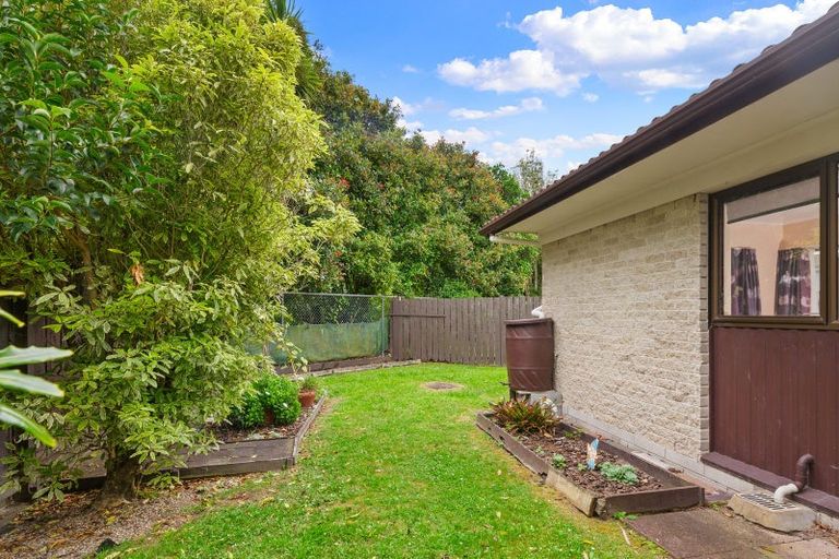 Photo of property in 2/13 Frank Evans Place, Henderson, Auckland, 0610