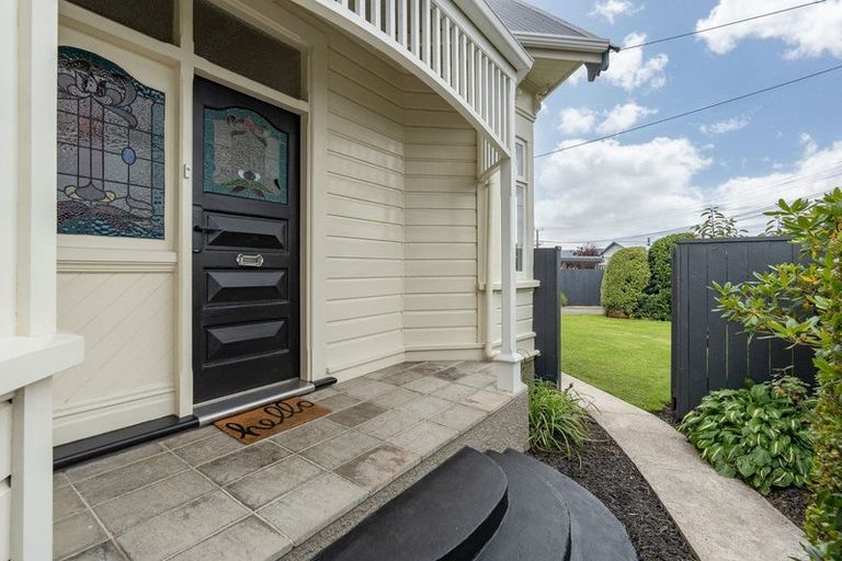Photo of property in 72 Hargest Crescent, Saint Clair, Dunedin, 9012
