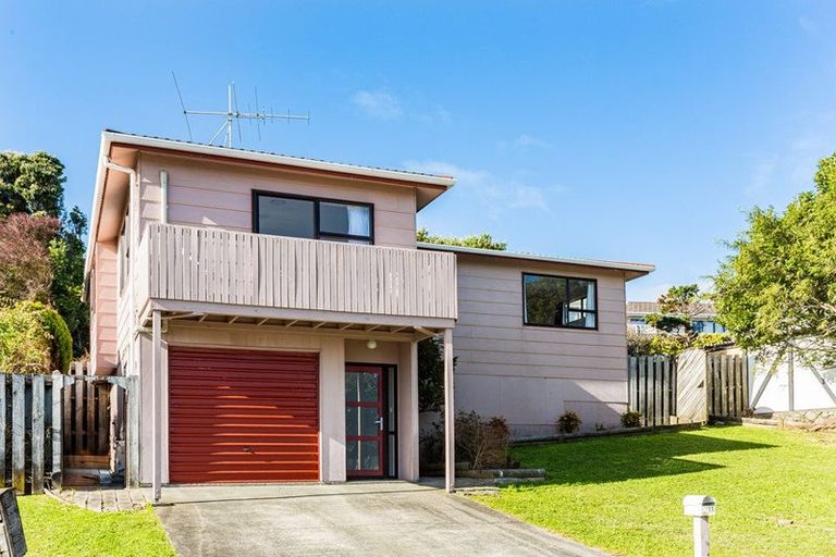 Photo of property in 11 Cleat Street, Whitby, Porirua, 5024