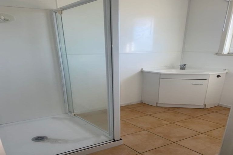 Photo of property in 40 Tahi Terrace, Glen Eden, Auckland, 0602