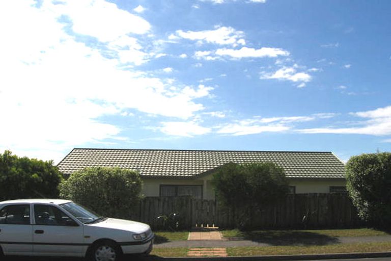 Photo of property in 13 Goldfinch Rise, Unsworth Heights, Auckland, 0632