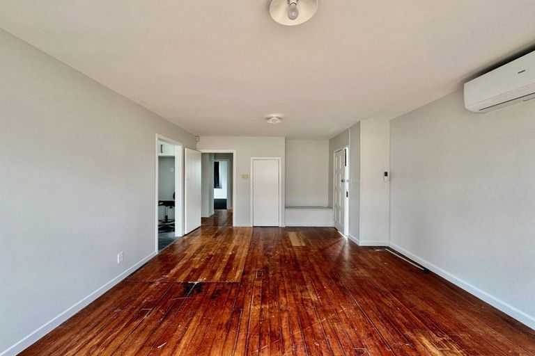 Photo of property in 15 Christmas Road, Manurewa, Auckland, 2102