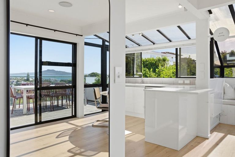 Photo of property in 2/11 Seaview Road, Castor Bay, Auckland, 0620