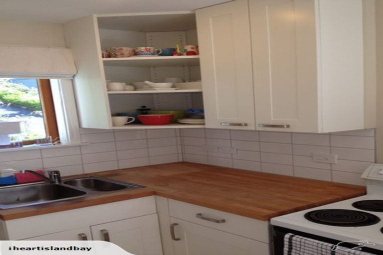 Photo of property in 2 Severn Street, Island Bay, Wellington, 6023