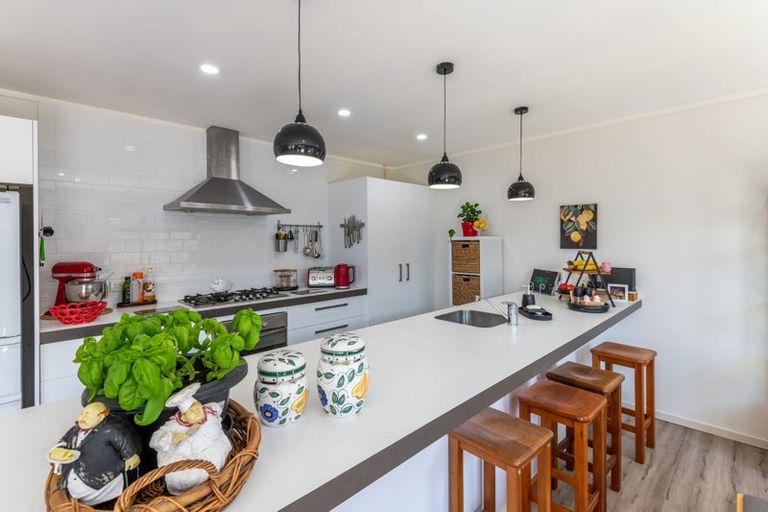 Photo of property in 42 Kenepuru Drive, Tawa, Wellington, 5028