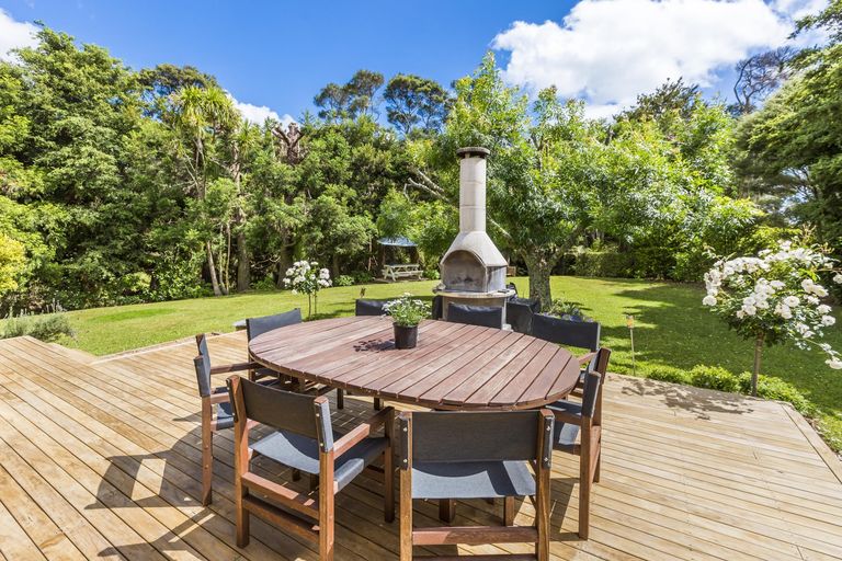 Photo of property in 1074 Peak Road, Helensville, 0875