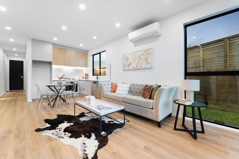 Photo of property in 18 Papai Lane, Massey, Auckland, 0614