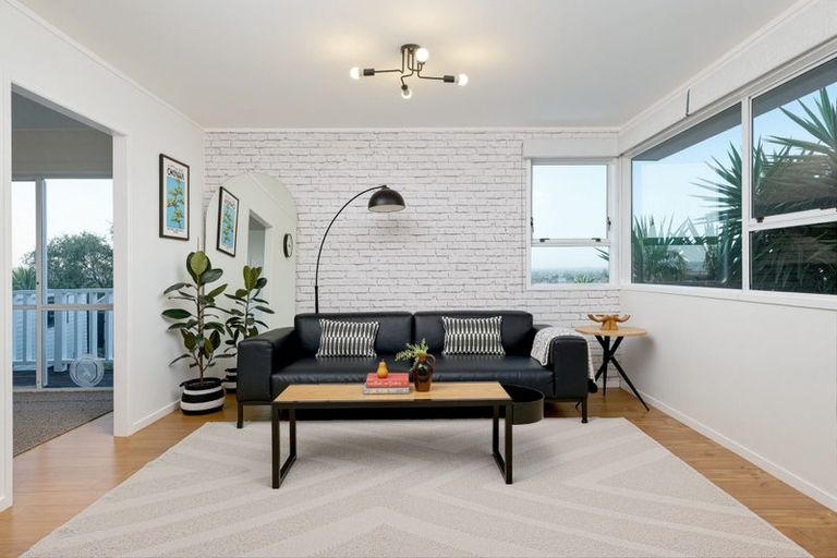 Photo of property in 5 Mckinley Road, Sunnyvale, Auckland, 0612