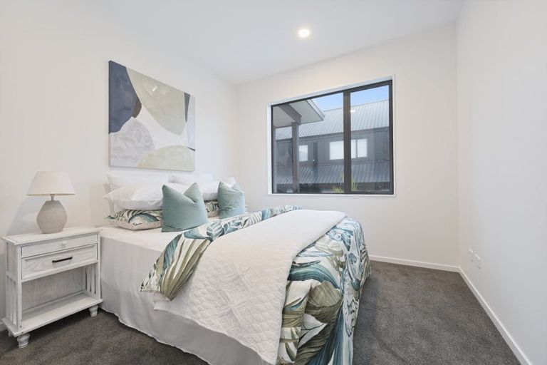 Photo of property in 42 Paparahi Place, Wainui, 0992
