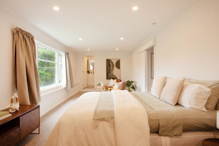 Photo of property in 135 Ruskin Road, Newlands, Wellington, 6037