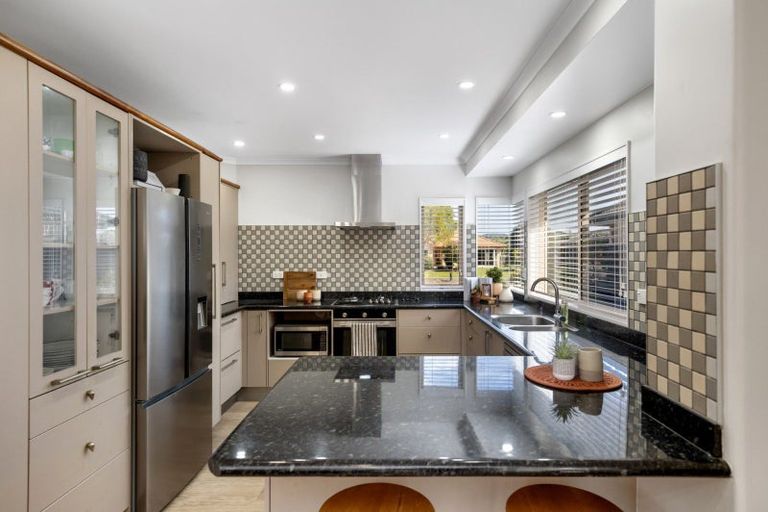 Photo of property in 27 Mcleod Place, Papamoa Beach, Papamoa, 3118