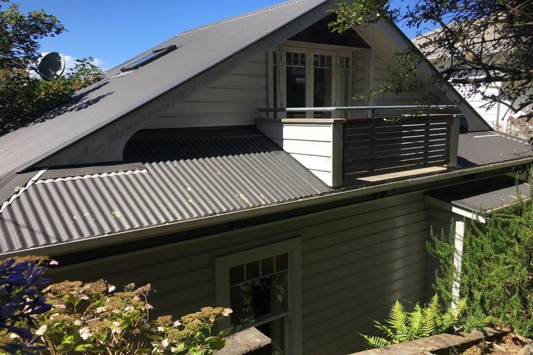 Photo of property in 1 Hadfield Terrace, Kelburn, Wellington, 6012