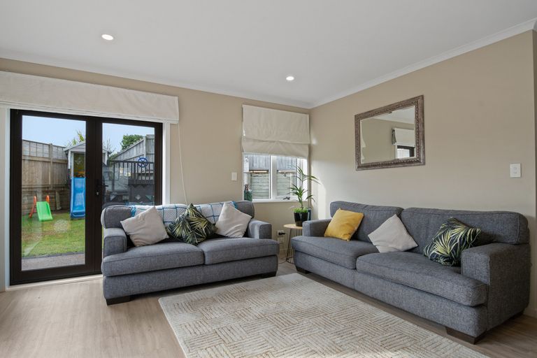 Photo of property in 16 Foundation Place, Glen Eden, Auckland, 0602