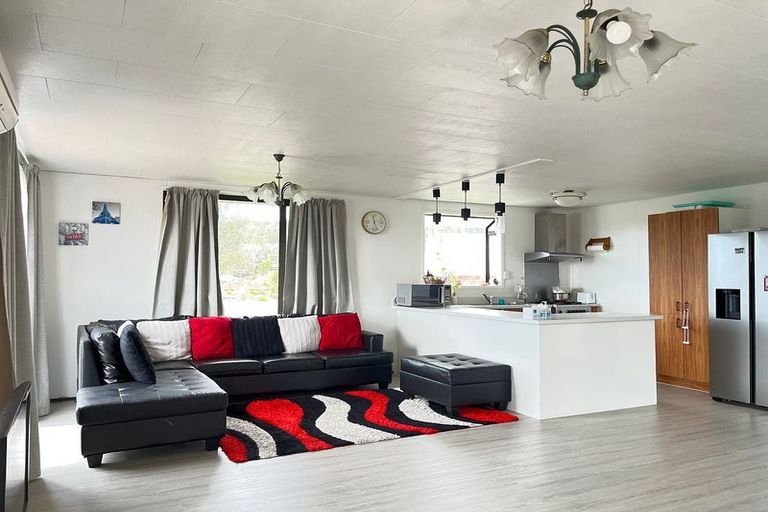 Photo of property in 15 Kotinga Avenue, Glen Eden, Auckland, 0602