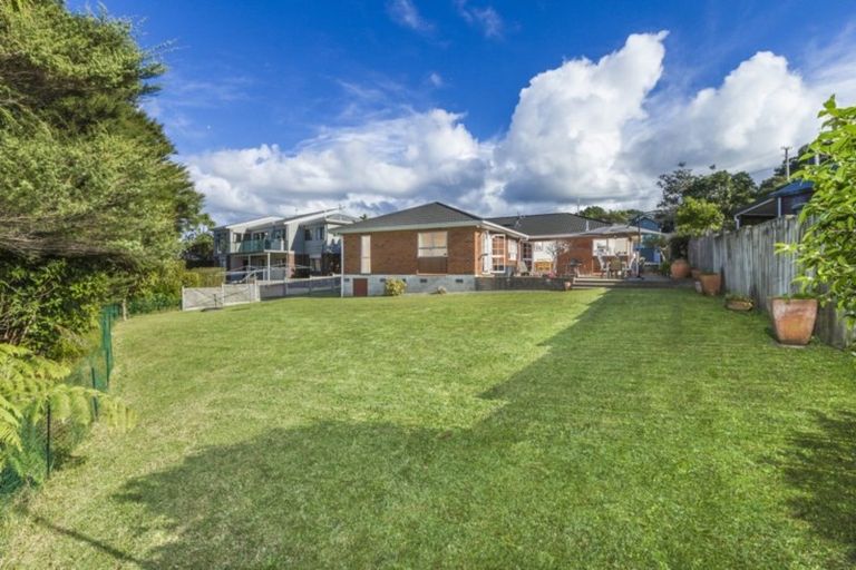 Photo of property in 8 Highwood Grove, Torbay, Auckland, 0630