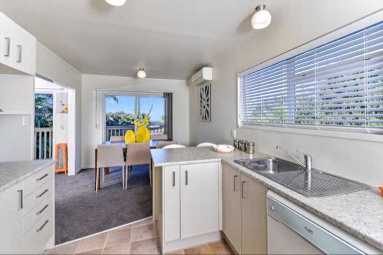 Photo of property in 3/23 Lake Road, Northcote, Auckland, 0627