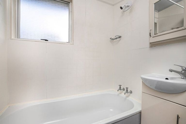 Photo of property in 2/46 Solar Road, Glen Eden, Auckland, 0602