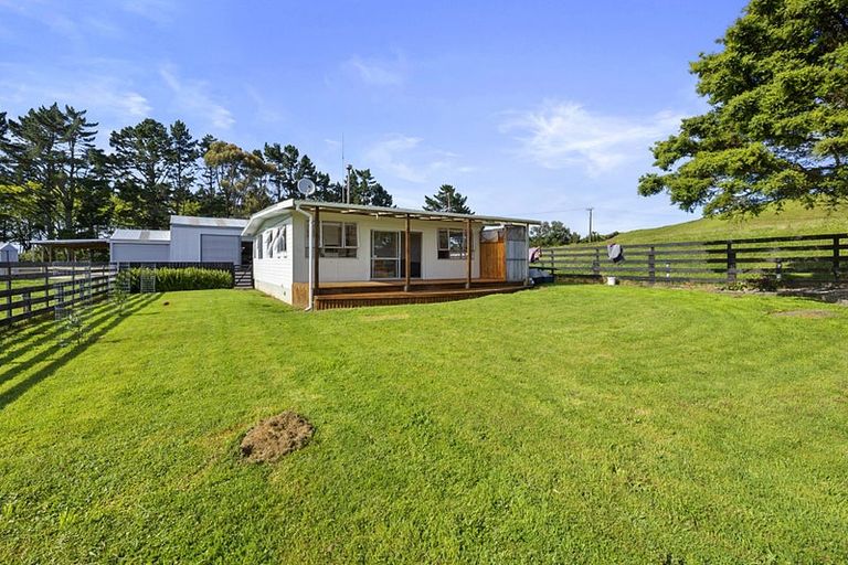 Photo of property in 435 Barrett Road, Omata, New Plymouth, 4374