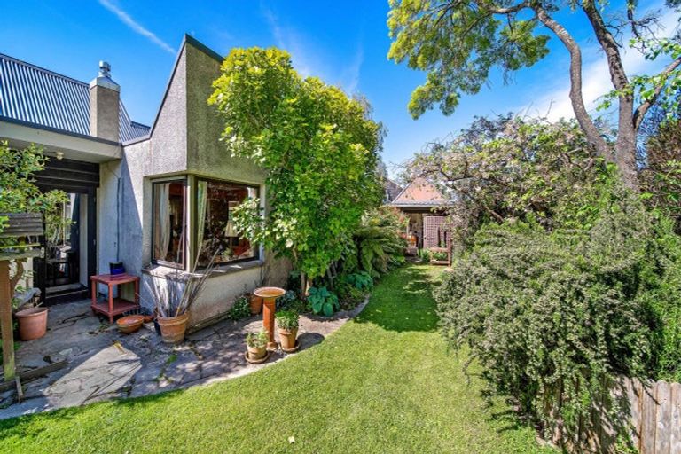 Photo of property in 11 Dunrobin Place, Avonhead, Christchurch, 8042