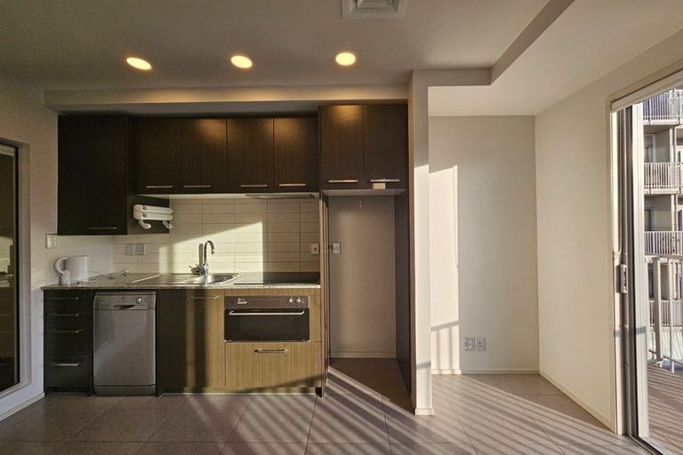 Photo of property in Shoal Haven Apartments, 305c/130 Anzac Street, Takapuna, Auckland, 0622