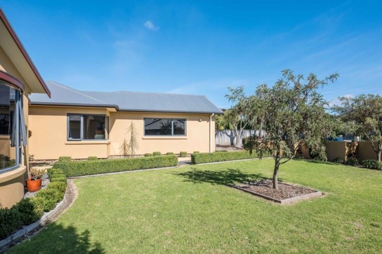 Photo of property in 3 Millennium Hill, Paraparaumu, 5032