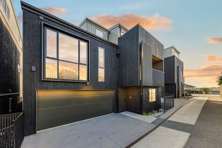 Photo of property in 12c Kowhai Road, Campbells Bay, Auckland, 0630