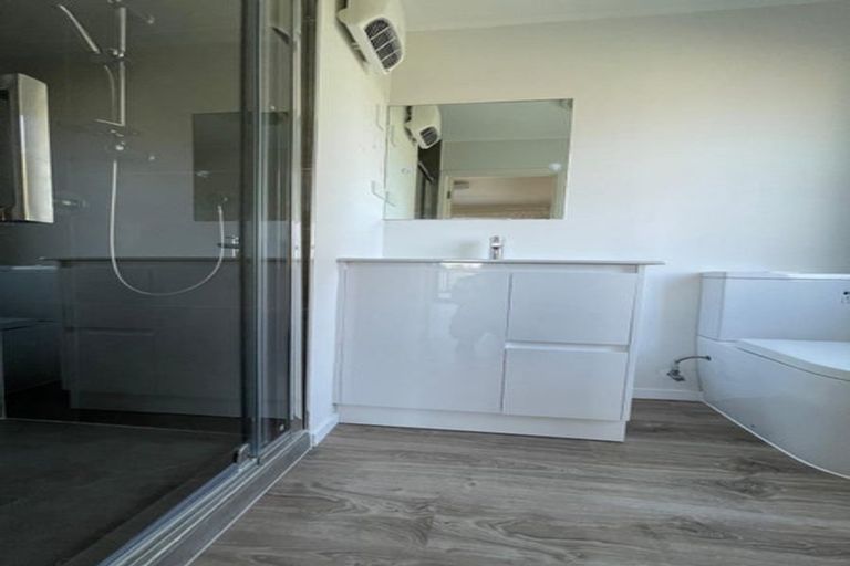 Photo of property in 30 Mannering Place, Hillcrest, Auckland, 0627