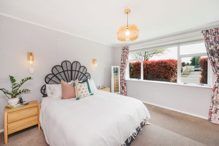 Photo of property in 2 Belfast Place, Roslyn, Palmerston North, 4414