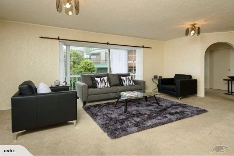 Photo of property in 53 Bassett Road, Johnsonville, Wellington, 6037