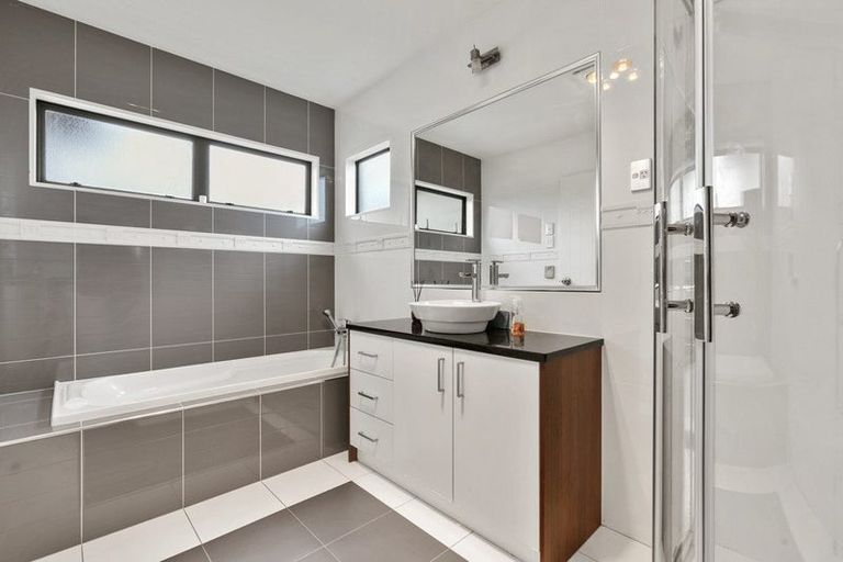 Photo of property in 28 Malahide Drive, Flat Bush, Auckland, 2019